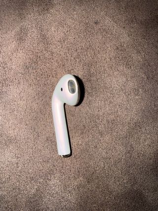 Caja de Carga y AirPod derecho gen2