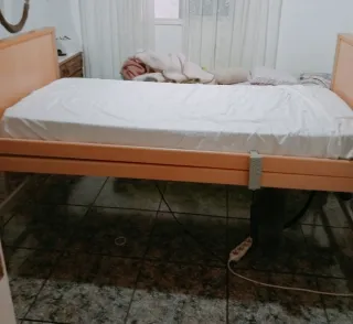 Cama geriátrica +colchón antiescaras