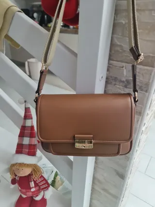 Tracollina Michael Kors marrone con dettagli oro