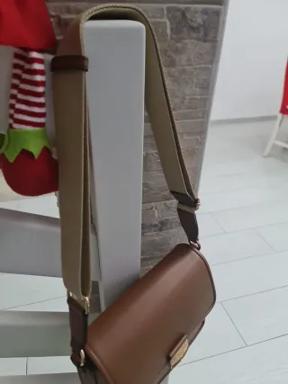 Tracollina Michael Kors marrone con dettagli oro