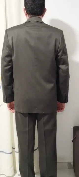 Traje Ferratti Elegante traje.  FERRATTI