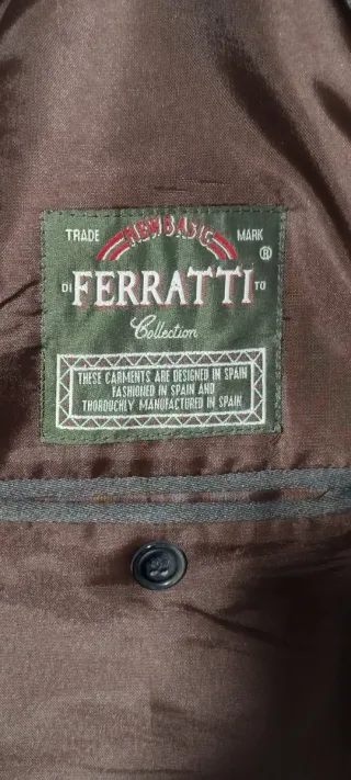 Traje Ferratti Elegante traje.  FERRATTI