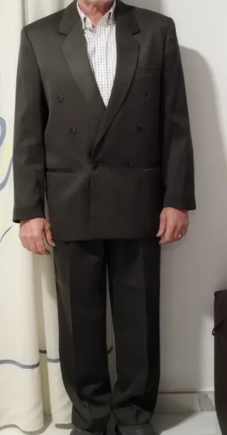 Traje Ferratti Elegante traje.  FERRATTI