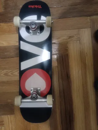 Skate Tricks como nuevo. Largo 80 cm ancho 20 cm