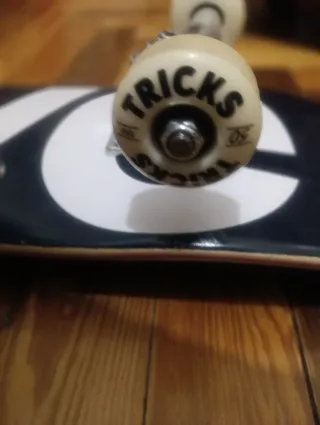 Skate Tricks como nuevo. Largo 80 cm ancho 20 cm