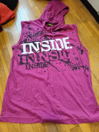 Camiseta sin mangas con capucha rosa