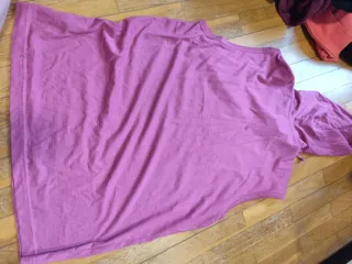 Camiseta sin mangas con capucha rosa