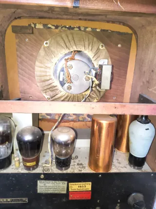 Radio d'epoca in legno marca Berliner anni 30.