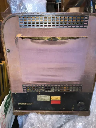 Radio d'epoca in legno marca Berliner anni 30.