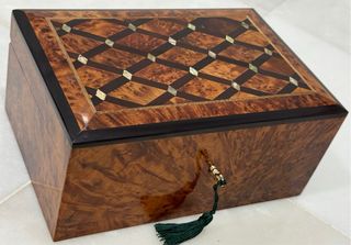 ELEGANTE COFRE PALO DE ROSA, TUYA Y NÁCAR