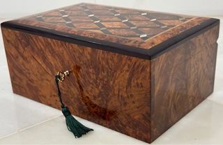 ELEGANTE COFRE PALO DE ROSA, TUYA Y NÁCAR