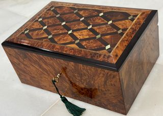 ELEGANTE COFRE PALO DE ROSA, TUYA Y NÁCAR