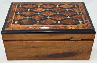 ELEGANTE COFRE PALO DE ROSA, TUYA Y NÁCAR