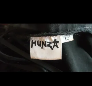 Vestido de fiesta negro con pedrería