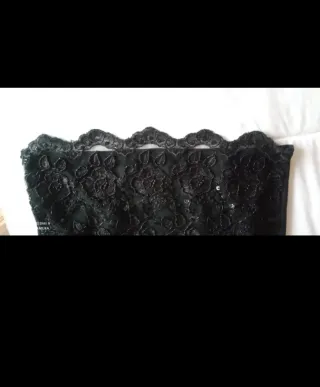 Vestido de fiesta negro con pedrería