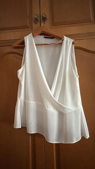 Blusa elegante cruzada blanca