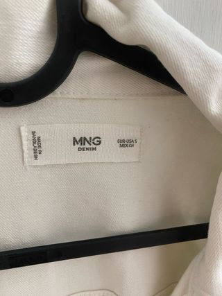 Chaqueta tejana blanca Mango