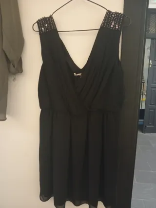 Vestido negro con pedrería