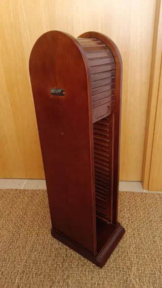 Guarda cd's mueble de madera con persiana