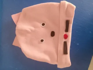 N. 6 Cappellino con emoji occhi a cuore