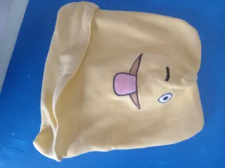 N. 6 Cappellino con emoji occhi a cuore