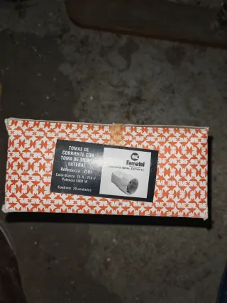 Base Enchufe Movil Famatel Lateral 2101
