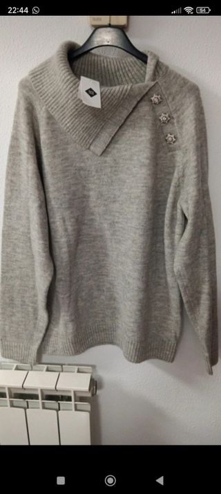 Jersey mujer cuello vuelto botones joya