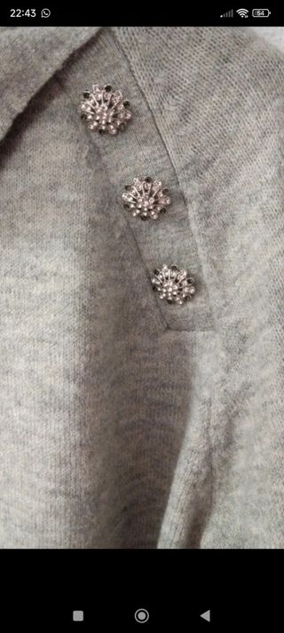 Jersey mujer cuello vuelto botones joya