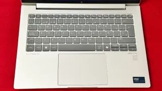 HP Elitebook 640 g11 - Pantalla táctil