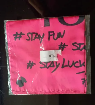 Pañuelo Tous Rosa #StayLucky #StayFun
