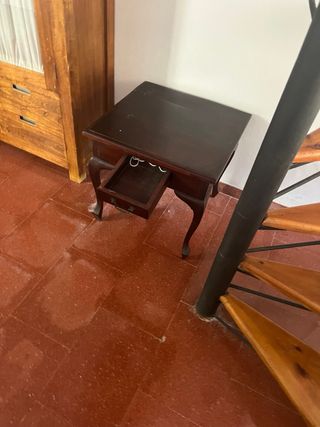 Mesa auxiliar de madera