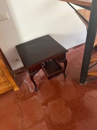 Mesa auxiliar de madera