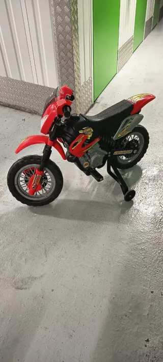 Moto eléctrica infantil roja