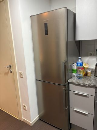 Frigorífico combi Daewoo RN-43NPT No Frost A+ en b