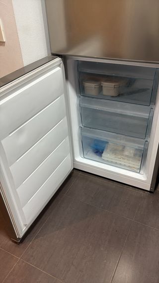 Frigorífico combi Daewoo RN-43NPT No Frost A+ en b