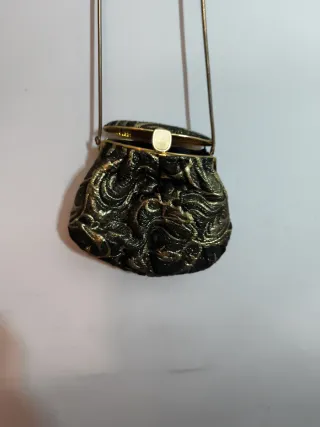 Bolso de fiesta negro y dorado