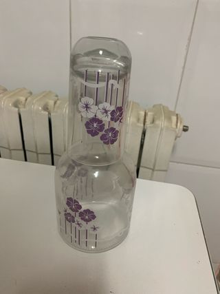 Botella cristal con vaso para  mesilla
