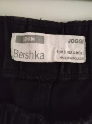 Pantalón tejano negro goma hombre