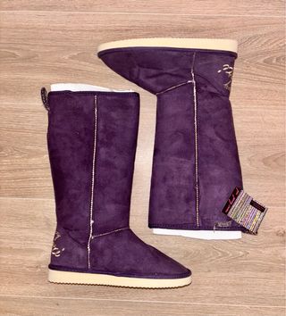 Botas moradas altas