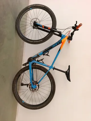 Bicicleta Cube Blu e Arancione