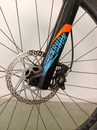 Bicicleta Cube Blu e Arancione