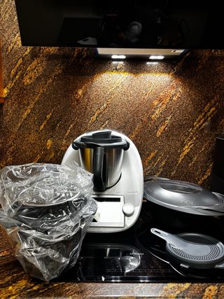 Thermomix TM6 con accesorios y cortador a estrenar