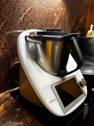 Thermomix TM6 con accesorios y cortador a estrenar
