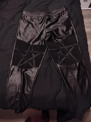 Mallas góticas imitación cuero con estrella talla