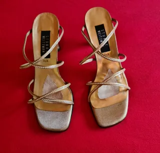 Sandalias doradas pedrería Stuart Weitzman 38.5