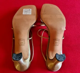 Sandalias doradas pedrería Stuart Weitzman 38.5