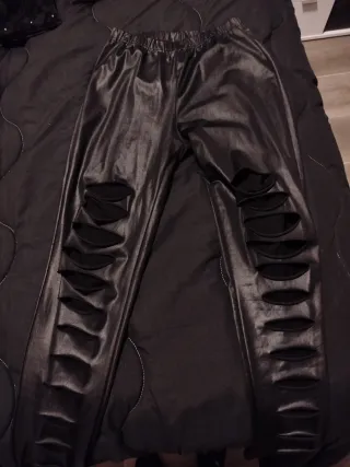 Mallas imitación cuero rasgadas con forro