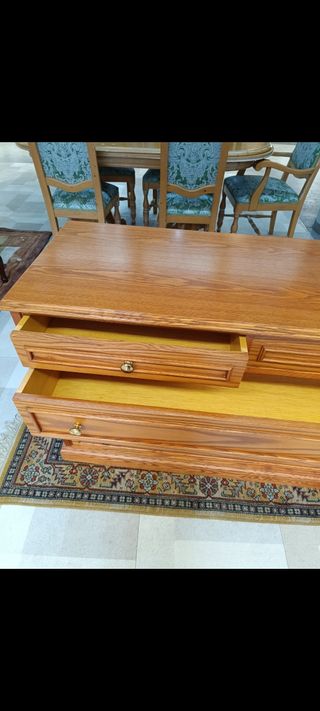 Cómoda de nogal 5 cajones con tiradores dorados