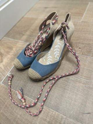 Sandalias cuña esparto azul y beige