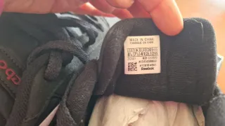 Zapatillas Reebok Negras y Rojas Casual